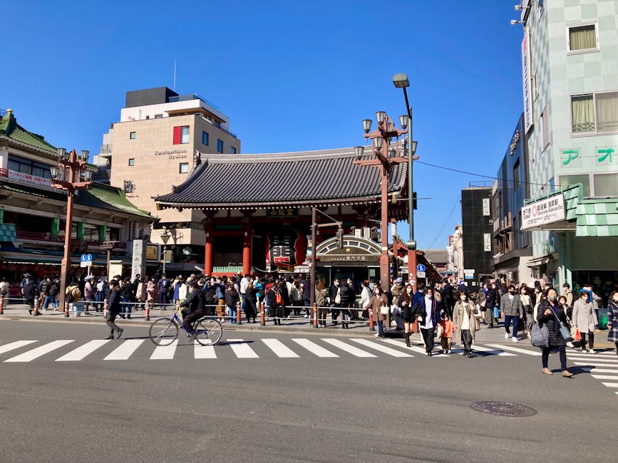 Crowds at Kaminarimon Gate, Senso-ji Temple, Asakusa
