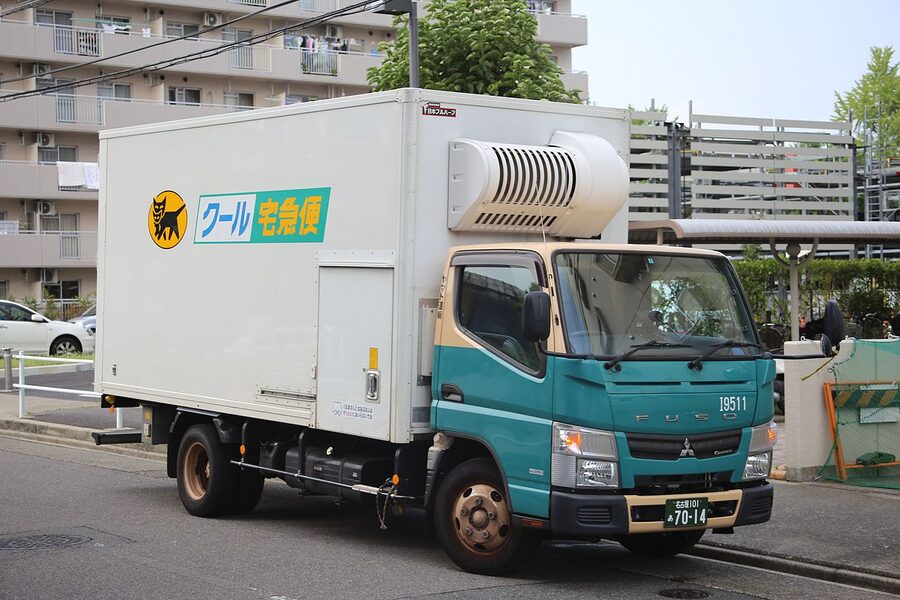 Yamato Transport Kuroneko takkyubin delivery van