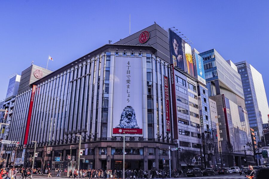 Ginza 4-chome Mitsukoshi intersection with Wako clock tower