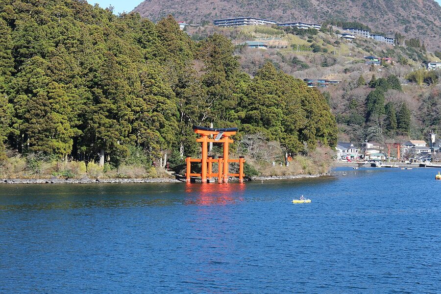 Heiwa-no-Torii of Hakone-jinja standing in the water of Lake Ashi