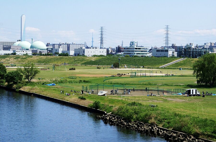 Arakawa river at Todabashi green park looking toward Skytree