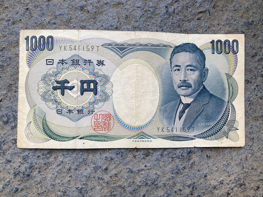 1000 Yen banknotes of Japan Series D