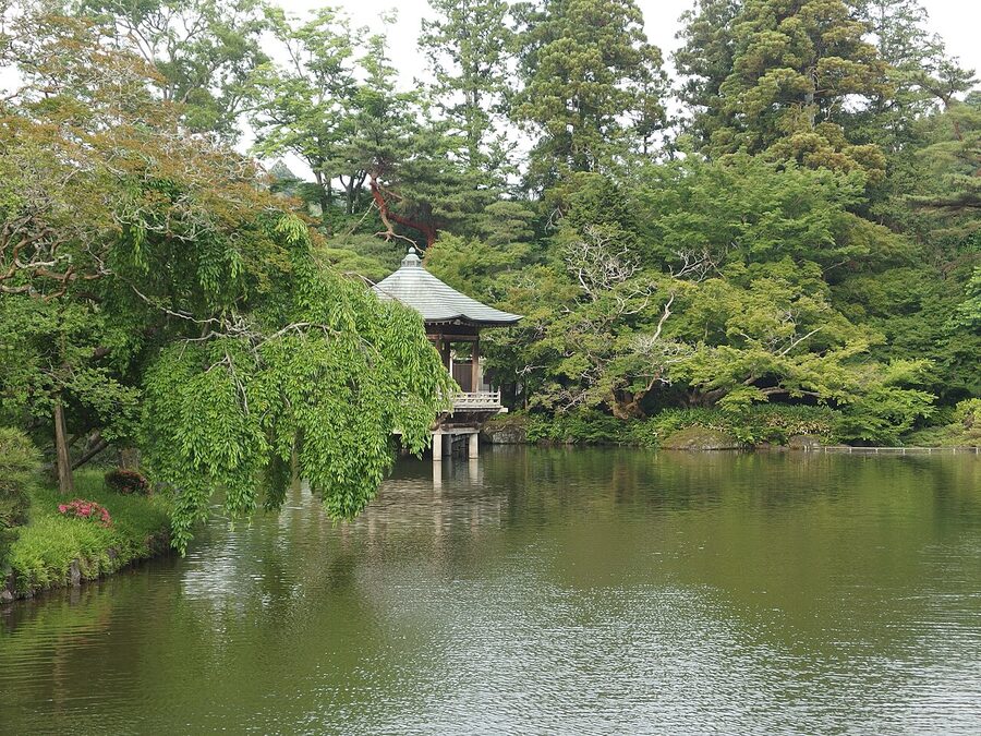 Pond and pavilion in Naritasan Park behind the temple