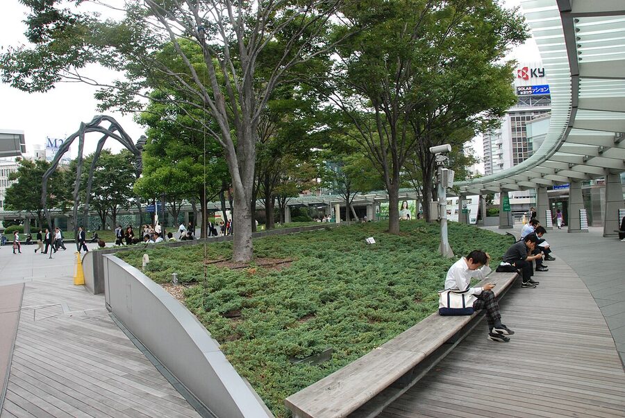 Maman giant spider sculpture by Louise Bourgeois at Roppongi Hills