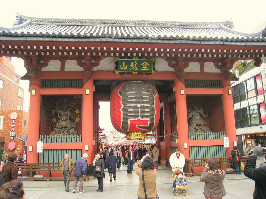Kaminarimon outer gate at Senso-ji, Asakusa