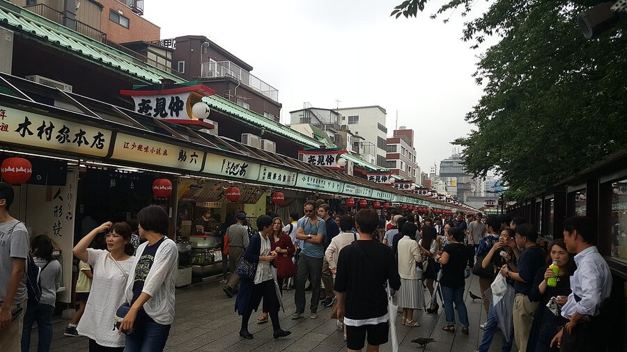 Nakamise-dori shopping street leading to Senso-ji