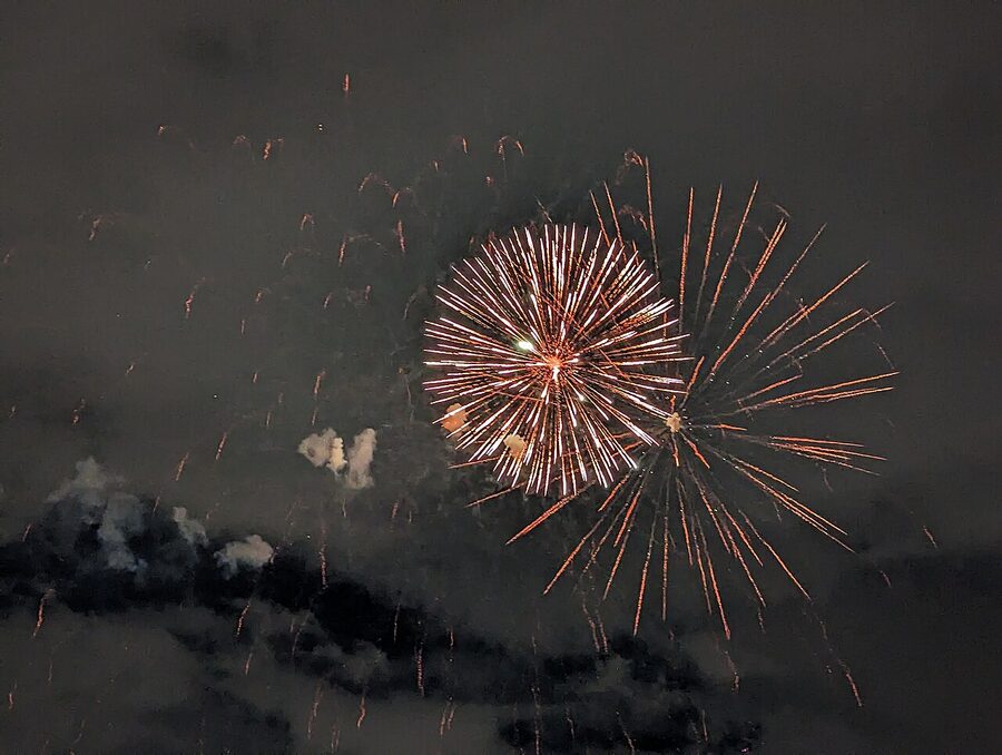 Starmine shells fired from Setagaya side during 2023 Tamagawa fireworks