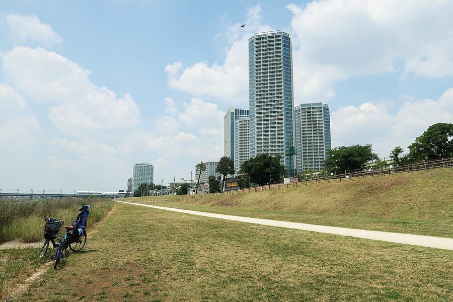 Tamagawa river and riverside walkway near Futako-Tamagawa in Setagaya