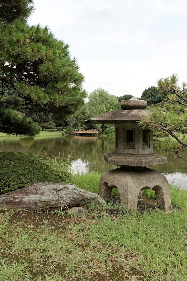 Stone lantern beside the pond in Shinjuku Gyoen