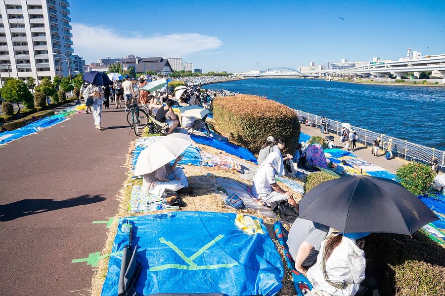 Warimono shells bursting over Sumida River bridge during 2023 festival