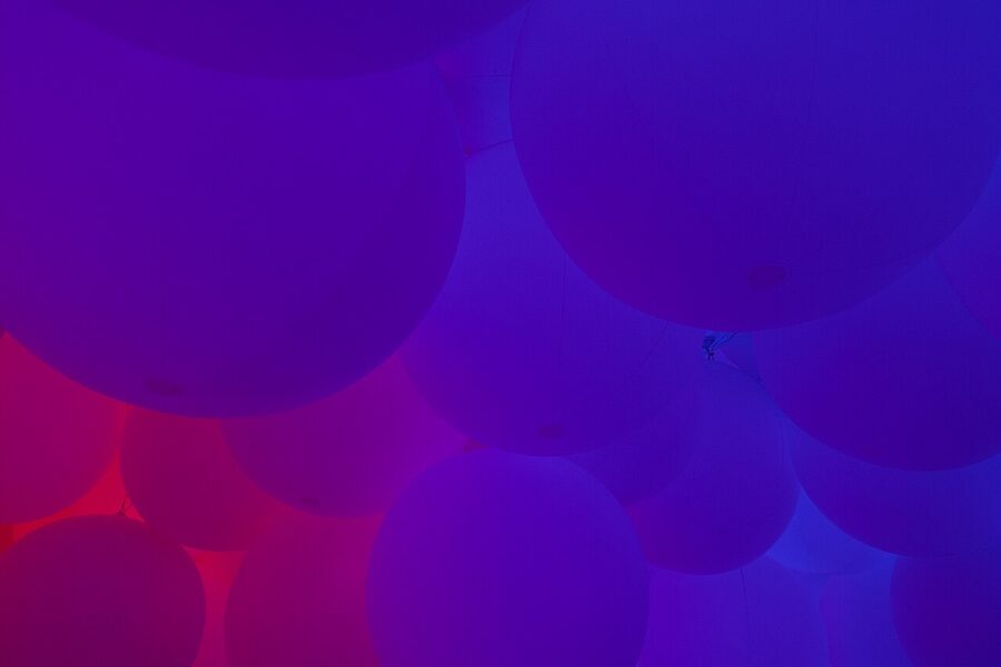 Infinity Crystal Universe LED chandelier room at teamLab Planets Tokyo