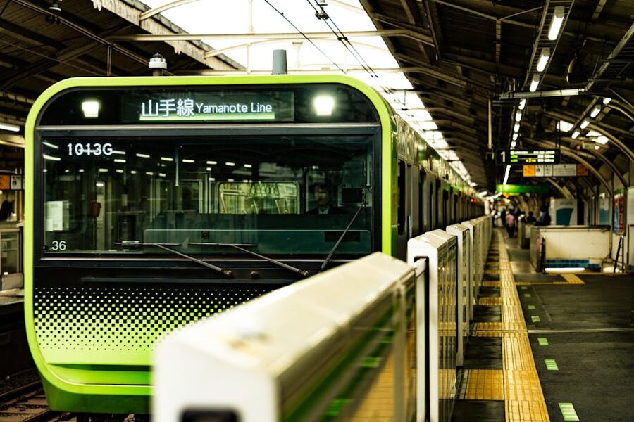 A Yamanote Line train at a Tokyo station platform