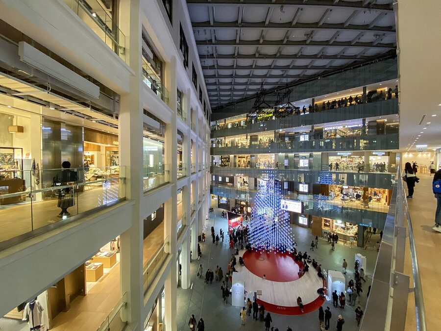 KITTE Marunouchi atrium interior