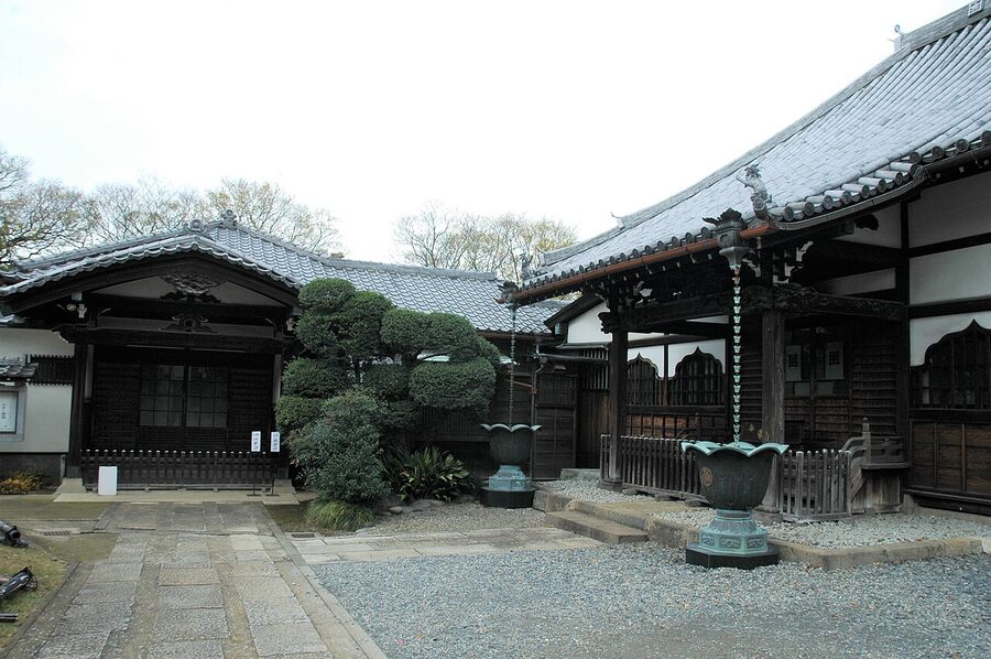 Tennoji Temple grounds in Yanaka