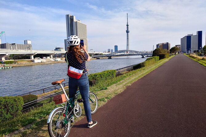 3-Hour Tokyo Private E-Bike Tour Starting from Your Hotel - Shibuya Crossing and the western side