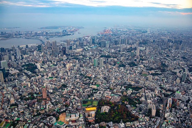 30-Min Tokyo Central Private Heli Tour– Asakusa, Skytree, Shibuya