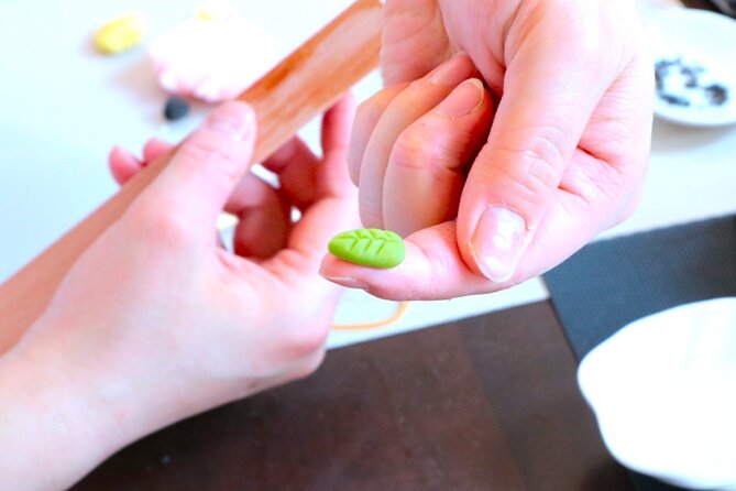 A perfect Japanese experience: Tea Ceremony and Mochi Forming - Price, Timing, and Practical Value