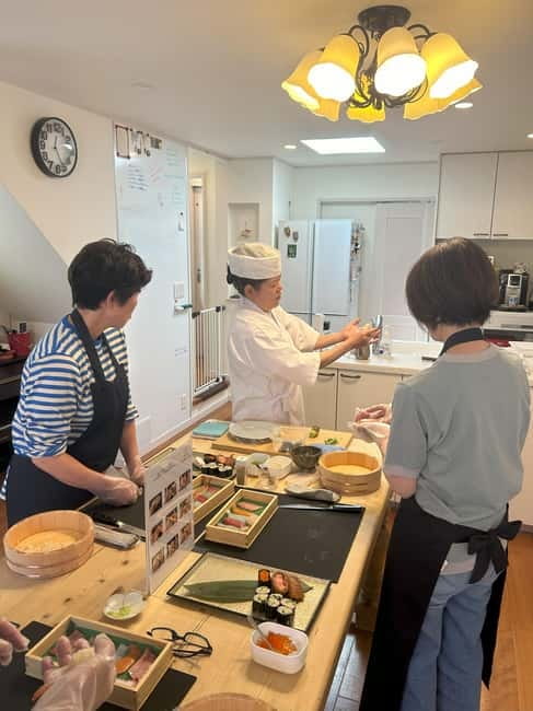 AKEMI's SUSHiKiTCHEN: A fun sushi cooking lesson in Tokyo - From vinegar rice to a meal you made yourself