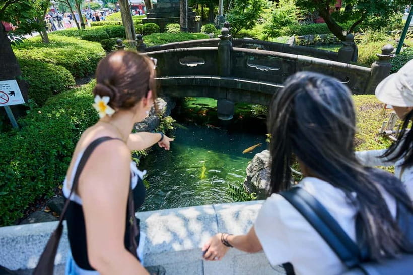 Asakusa: 2-Hour History Walking Tour & Local Food Tasting - Browsing professional knife shops