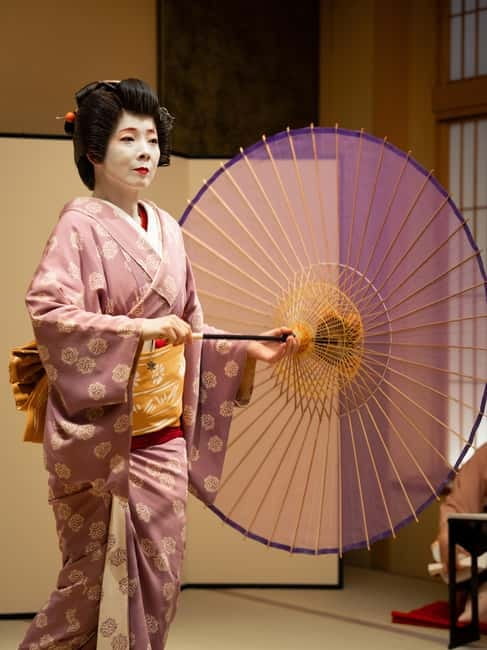 Asakusa: Geisha Performance and Tea House Experience