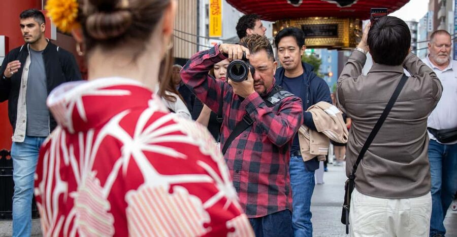 Asakusa Kimono Photography Tour - Choosing the right kimono and getting ready
