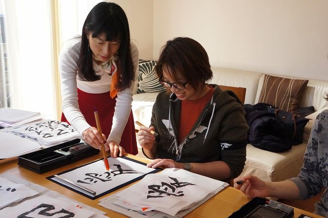 Authentic Japanese calligraphy class in Tokyo! Kanji your name - Small touches that make the visit memorable