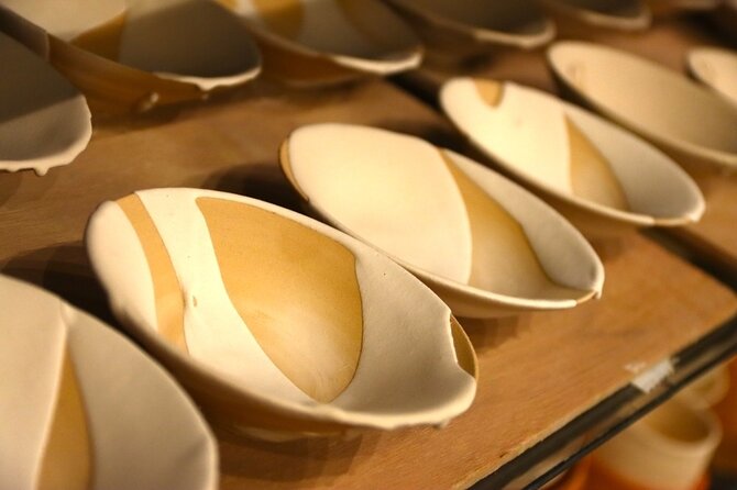 Authentic Pure Gold Kintsugi Workshop with Master Taku in Tokyo - Option C: trying decorative yobitsugi