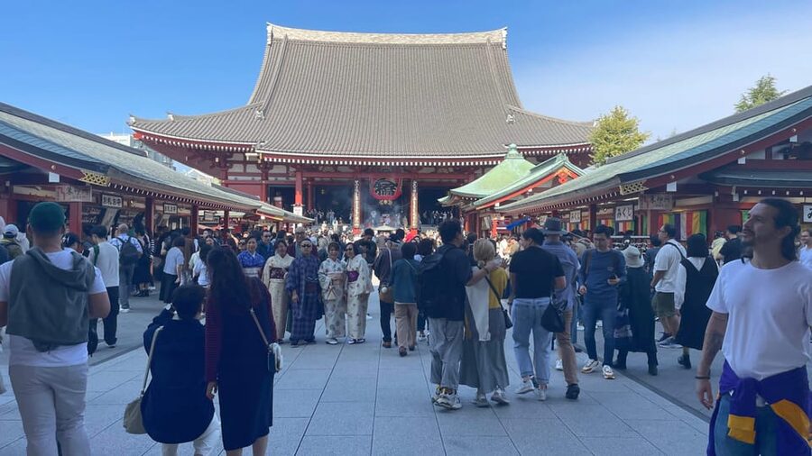 Awesome Private Tour: Tsukiji, Asakusa, Shinjuku, Shibuya - Asakusa connects temples, snacks, and old Tokyo