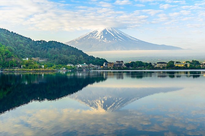 Barrier-Free Private Mt. Fuji Tour for Wheelchair Users - Kimono art at the Itchiku Kubota Museum
