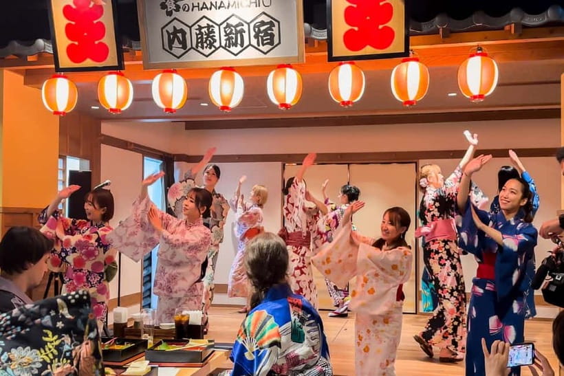 Bon Dance IZAKAYA in Shinjuku, Tokyo - The Bon Odori performance from 19:30 to 20:00