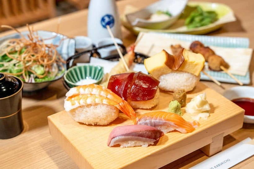 Bon Dance IZAKAYA in Shinjuku, Tokyo - Why the small group matters