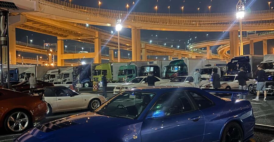 Daikoku cars meet experience by Porsche Macan - Rainbow Bridge turns the transfer into part of the tour