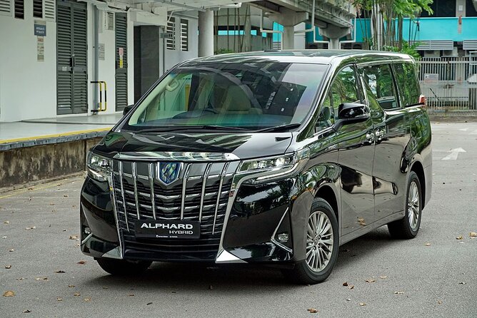 Departure Transfer from Tokyo City to Haneda Airport HND by van - Toyota Hiace or Alphard: choosing the right vehicle