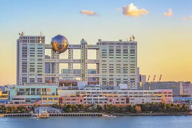 Dinner Cruise with Show, Beef Sukiyaki, Drink, Tokyo Tower Option - Odaiba’s Statue of Liberty and Fuji TV