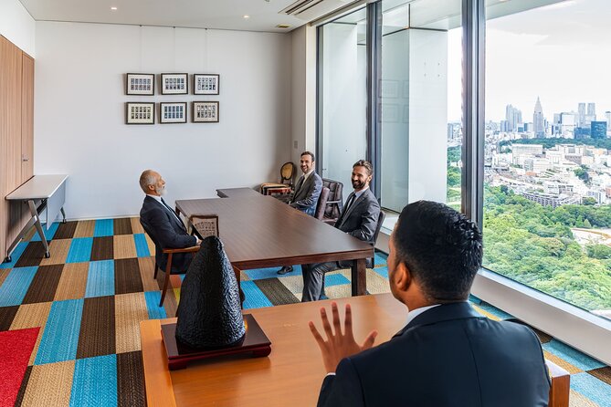 Discover Japanese Politics Over a Coffee in Tokyo - Why this Tokyo experience feels different