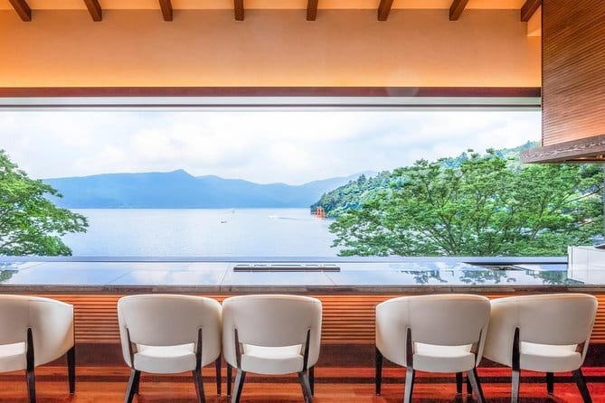 Do You Want to Try Skywalk? A New Way of Enjoying Hakone! - A footbath and bread at Bakery and Table Hakone