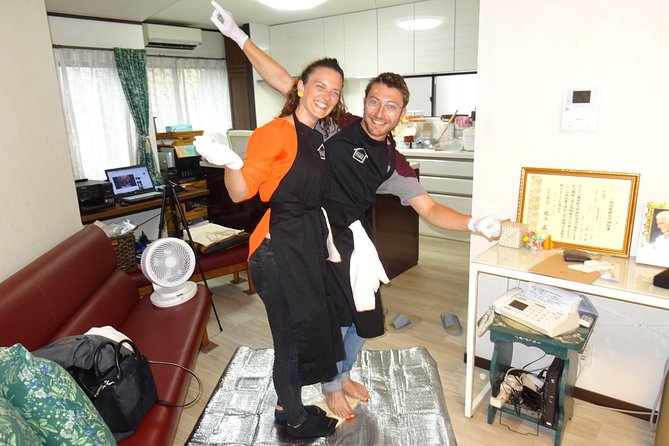 Experience all of Japanese culture and Japanese food experience classes "origami, udon, Japanese food, green tea, calligraphy" in 4 hours - Folding a crane before lunch