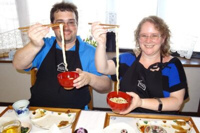 Experience all of Japanese culture and Japanese food experience classes "origami, udon, Japanese food, green tea, calligraphy" in 4 hours - Making udon from flour to bowl