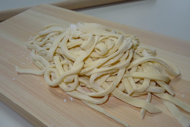 Experience all of Japanese culture and Japanese food experience classes "origami, udon, Japanese food, green tea, calligraphy" in 4 hours - A name written in calligraphy