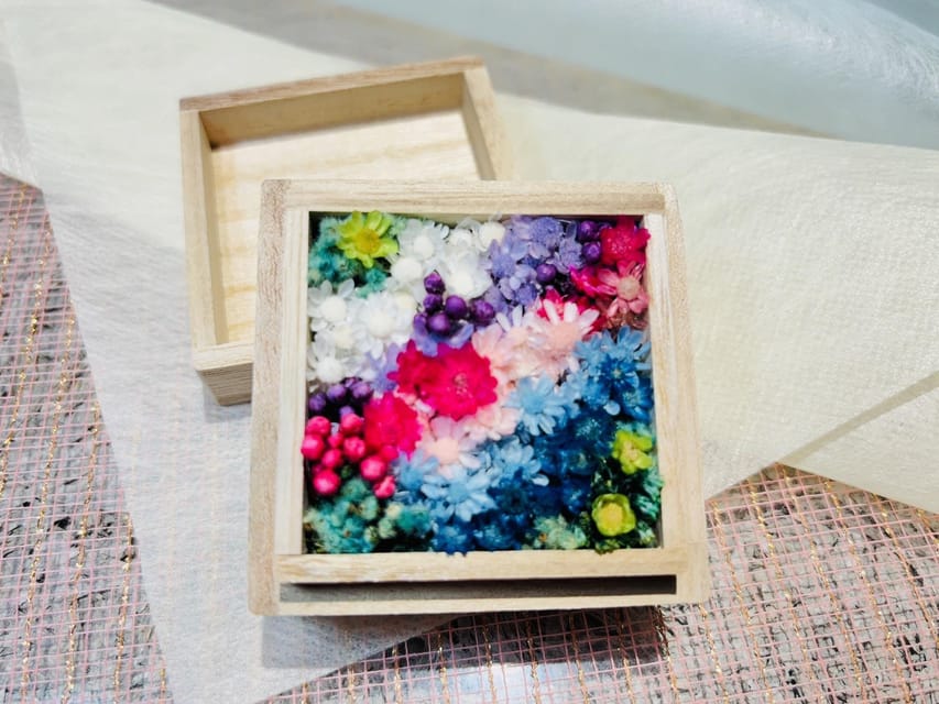Experience Crafting a Flower-Adorned Mini Japanese Garden - The instructor and the first-time experience