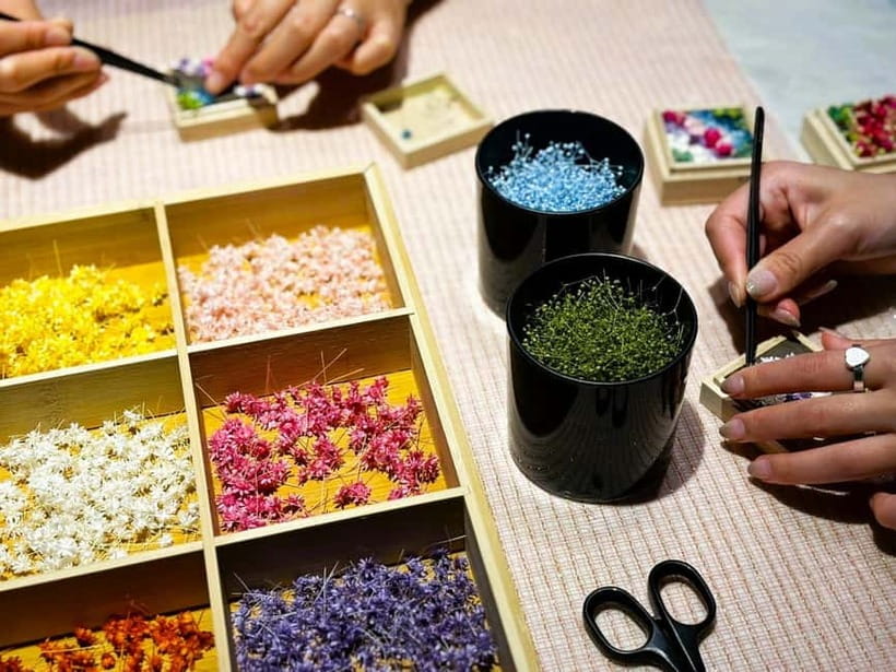 Experience Crafting a Flower-Adorned Mini Japanese Garden - Finding Sumika in Shinjuku