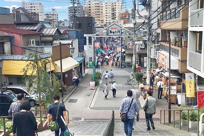 Experience Old local Tokyo & traditional food in Yanaka Ginza - A 40-minute puppet show in the middle of the route