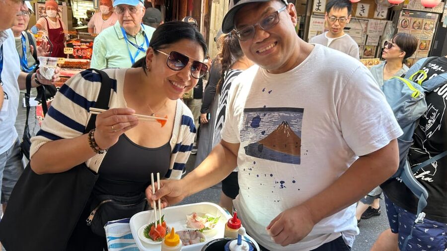 【Family pack】Tokyo: Tsukiji fish market food tour - What the $161 group price really buys