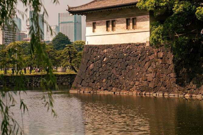 From the Imperial Palace to Odaiba : Time travel to Tokyo - A city story that moves from shoguns to steel