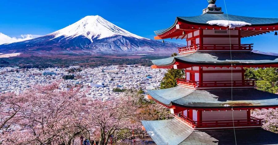 From Tokyo: Fuji Mountain Area - FujiQ - Lake Kawaguchiko - Chureito Pagoda - Oishi Park and the first classic Fuji view