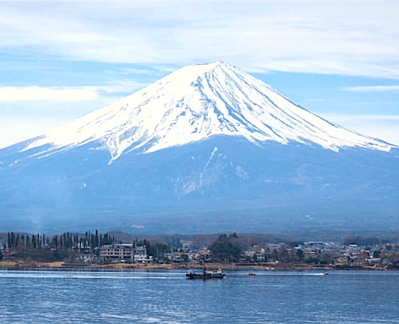 From Tokyo: Mount Fuji Full Day Customizable Private Tour - Oshino Hakkai, where clear spring water meets tourist stalls
