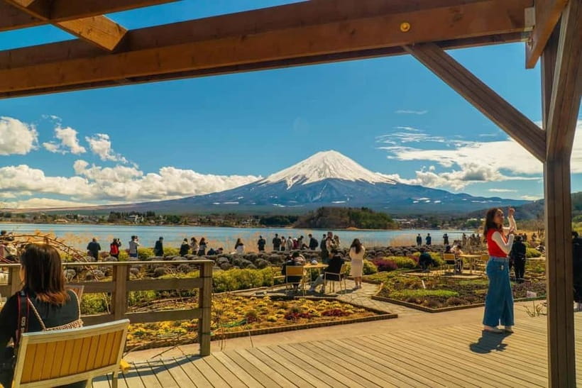 From Tokyo: Mount Fuji Private Tour with a Driver/Guide - Lake Kawaguchi from shore level