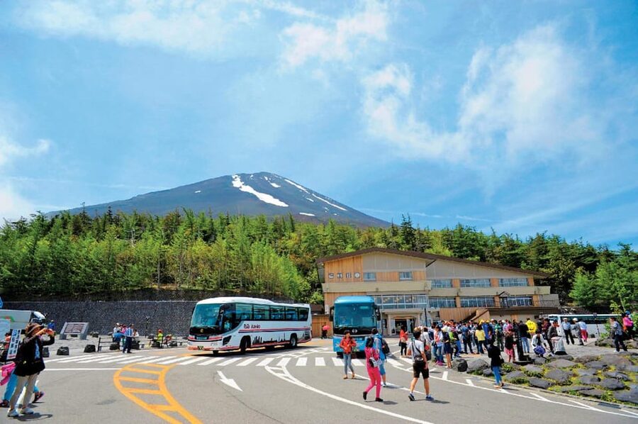 From Tokyo: Mt.Fuji, Lake Kawaguchi, Oshino Hakkai Day Tour - Fujisan Hikawa Watch Shop and the shrine approach