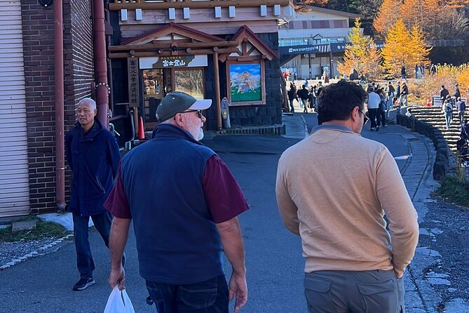 From Tokyo: Private Day Trip to Mount Fuji & Fuji Five lakes - Chureito Pagoda and the climb at Arakura Sengen Shrine