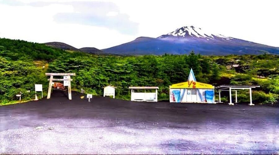 From Tokyo:private Mount Fuji tour with guide - Gotemba Premium Outlets and the three-hour shopping stop